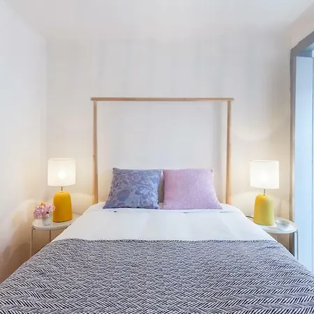 Alfama, Bright And Spacious With Private Terrace, By Timecooler *