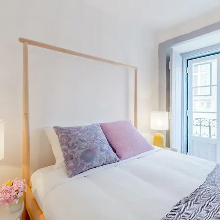 Alfama, Bright And Spacious With Private Terrace, By Timecooler * 리스본