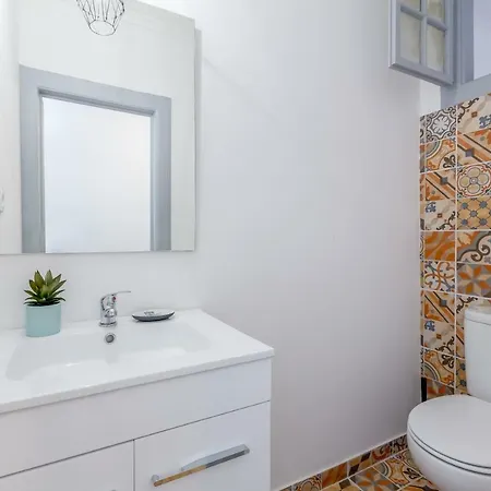 דירה Alfama, Bright And Spacious With Private Terrace, By Timecooler *