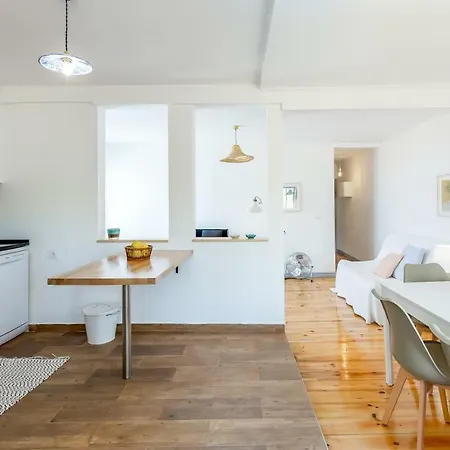 דירה Alfama, Bright And Spacious With Private Terrace, By Timecooler