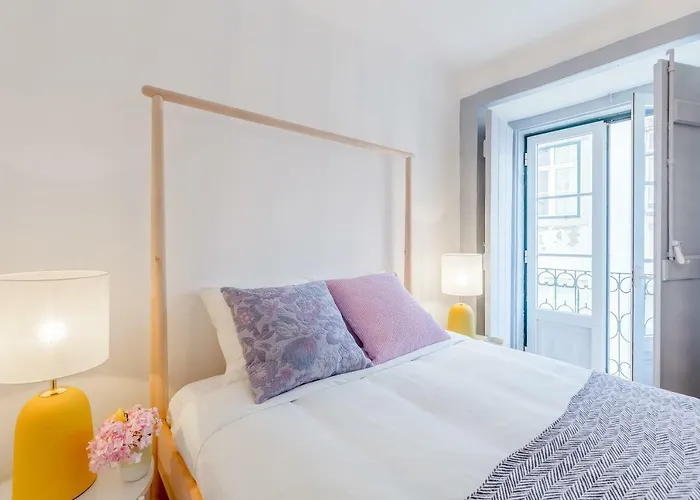 Alfama, Bright And Spacious With Private Terrace, By Timecooler * ליסבון