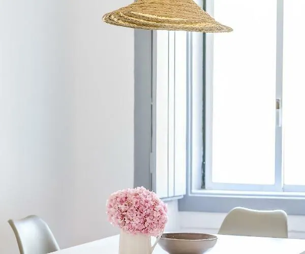 דירה Alfama, Bright And Spacious With Private Terrace, By Timecooler