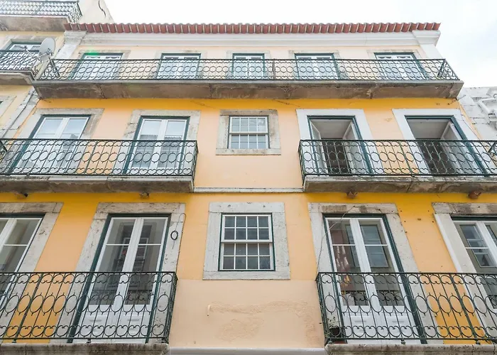 Alfama, Bright And Spacious With Private Terrace, By Timecooler ליסבון