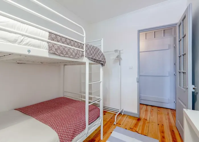דירה Alfama, Bright And Spacious With Private Terrace, By Timecooler