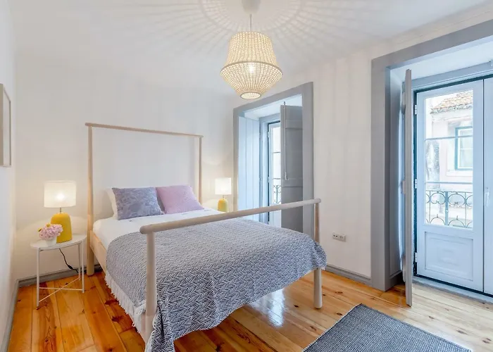 Alfama, Bright And Spacious With Private Terrace, By Timecooler