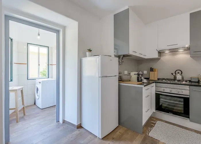 Alfama, Bright And Spacious With Private Terrace, By Timecooler * ליסבון