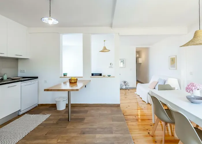 דירה Alfama, Bright And Spacious With Private Terrace, By Timecooler