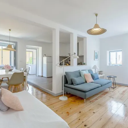 Alfama, Bright And Spacious With Private Terrace, By Timecooler * Lissabon