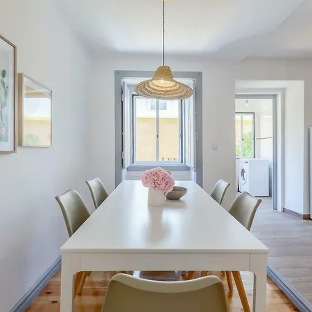 Alfama, Bright And Spacious With Private Terrace, By Timecooler *